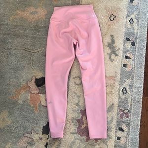 Alo yoga xs 7/8 length pink leggings.